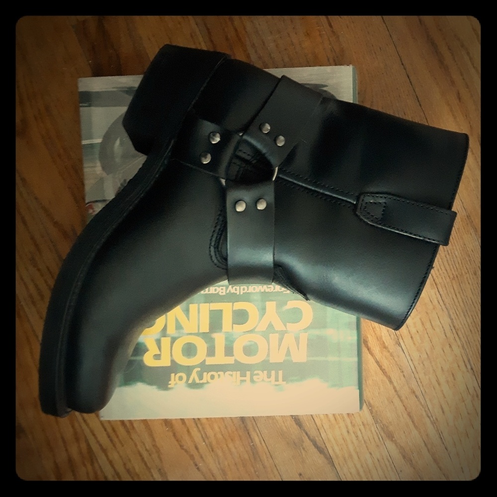 Men's black leather boots